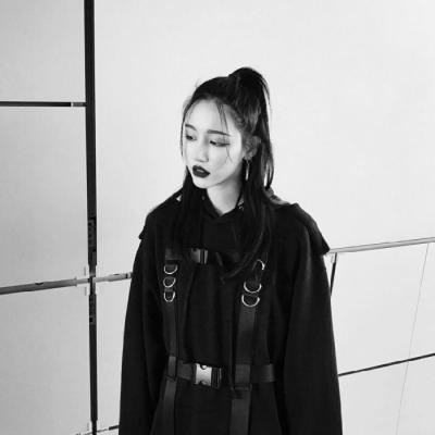 17张高清黑白高冷女生QQ头像 自带悲伤氛围感