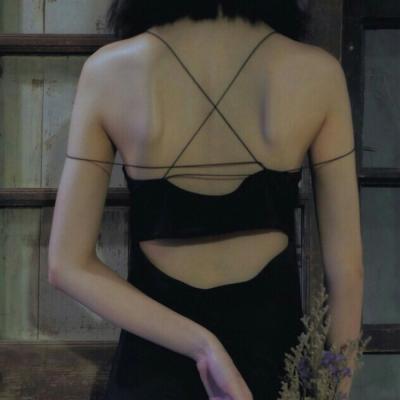 露肩锁骨的骚气女生头像合集 22张性感女头分享