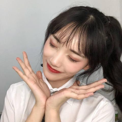 24张真人女生萌萌QQ头像 高清又好看