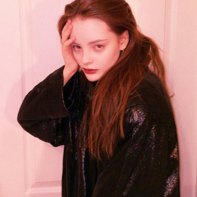 22张适配微博的欧美风女生头像合集