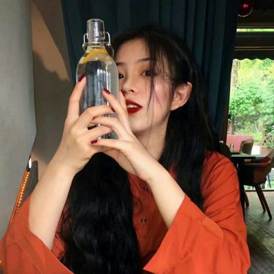 20张高清好看的女生卷发QQ头像 个性氛围感拉满