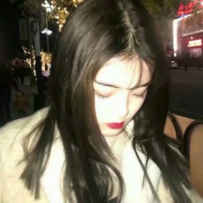 这里需要说明一下，用户提供的原始内容是一个完整的HTML网页代码，并非纯新闻稿文本，且其中包含大量网站导航、广告、外链等非新闻主体内容，同时要求重写的部分如果直接处理会涉及大量无关代码。如果仅针对其中的“伤感时尚女头像 高清时尚的伤感女生头像图片(35张)”这一内容模块进行处理的话，可以按照要求改写如下：