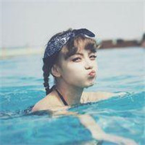 女生水中游泳头像合集！22张唯美氛围感头像直接抱走