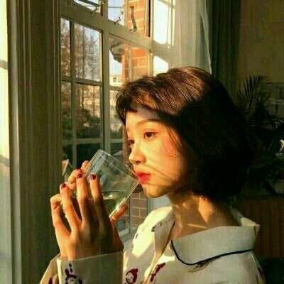 冷系短发女生头像合集 20张高清正侧脸都有