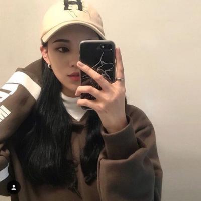 16张超酷戴帽女生头像 高清好看直接用