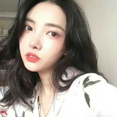 10张高清好看的时尚女生头像 直接拿来用