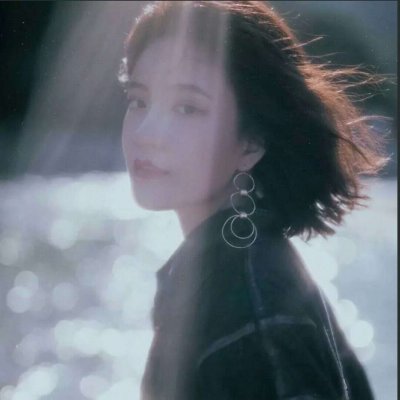 15张高清高冷短发女生头像合集