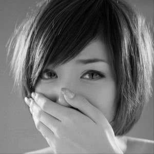 黑白流泪女生头像合集 15张高清素材上线
