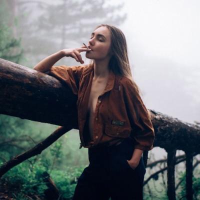 女生抽烟伤感QQ头像合集 19张高清意境感拉满