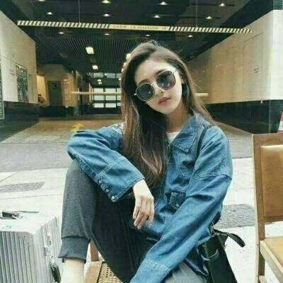 戴墨镜女生微信头像合集 11张高清无水印素材