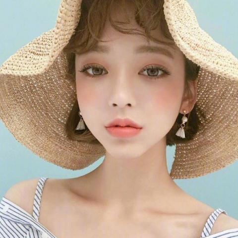 24张高清酷飒女生头像合集 时尚感拉满的帅酷女生头像