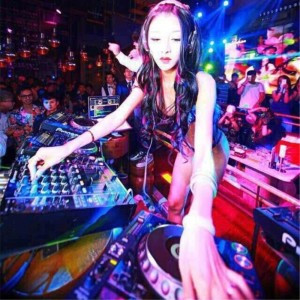 夜店女生头像合集！27张高清性感霸气妩媚美女头像