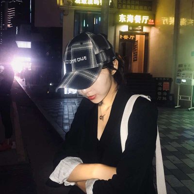 22张女生帽子控微信头像 高清又时尚