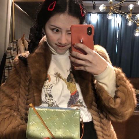 24张高清酷飒女生头像合集 时尚感拉满的帅酷女生头像