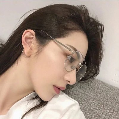 19张高清好看的女生戴眼镜微信头像合集
