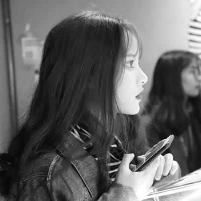 黑白高冷女生头像 15张高清好看的黑白高冷女头合集