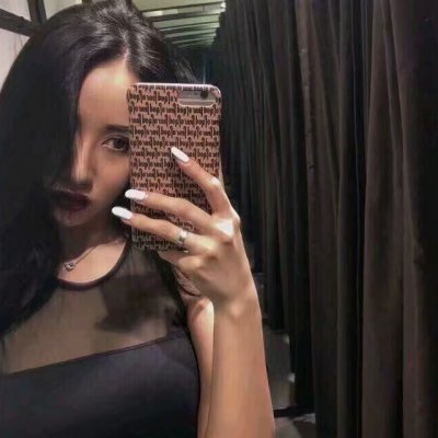 13张霸气高冷女头看手机 高清好看的女生拿手机头像合集