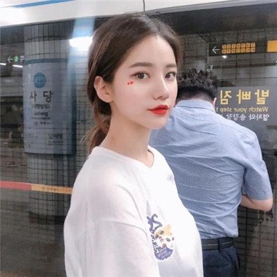 无话不谈的闺蜜看过来！8组一人一张的QQ姐妹头像来啦