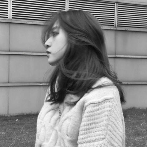 24张高清伤感意境黑白女生头像 氛围感拉满