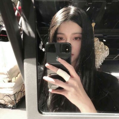 13张霸气高冷女头看手机 高清好看的女生拿手机头像合集