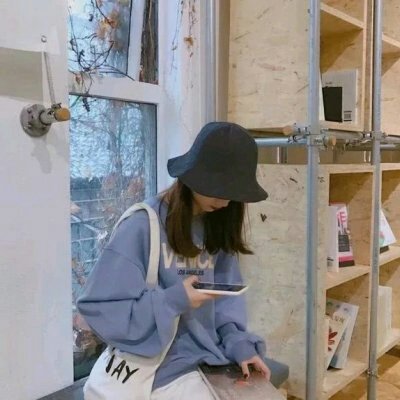 想找潮酷个性女生头像？这17张高清图直接拿捏氛围感
