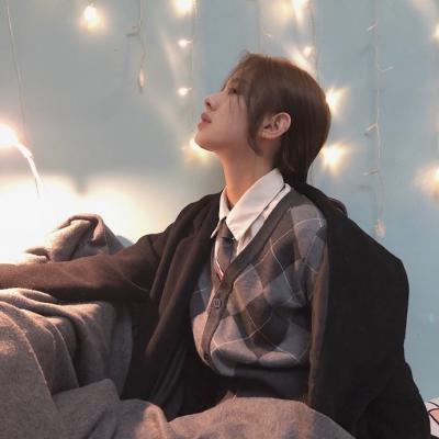 21张高清伤感冷酷女生头像 自带孤独忧郁氛围感