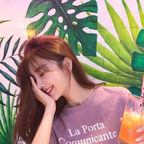 24张高清可爱美女网图头像 氛围感拉满