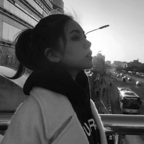 24张高清伤感意境黑白女生头像 氛围感拉满