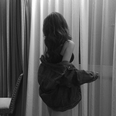 17张高清黑白高冷女生QQ头像 自带悲伤氛围感