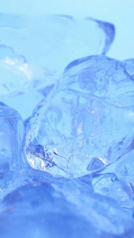 清爽感拉满！一组超适合夏天的冰块手机壁纸