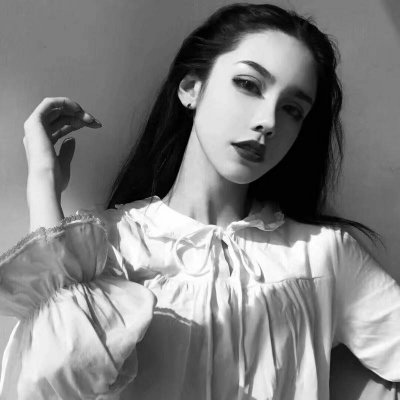 36张高清高冷孤傲黑白女生头像合集