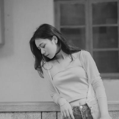 20张黑白伤感女生头像 失恋氛围感高清图合集