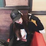 戴帽子低头的高清女生头像 17张好看的合集来啦
