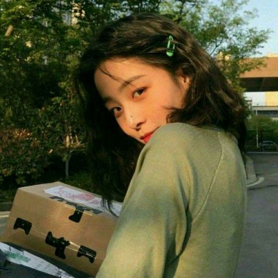 12张高清气质感拉满的唯美意境女生QQ头像