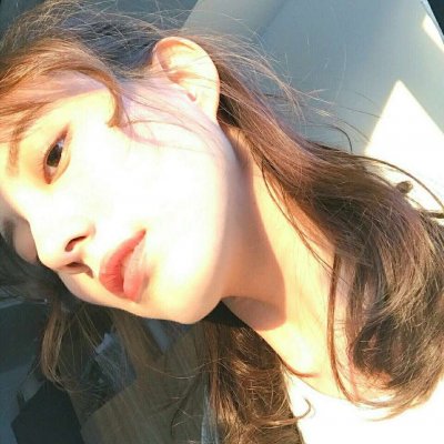 26张高清长卷发女生头像 好看的卷发美女头像合集