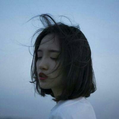 22张高清好看的女生短发QQ头像 个性氛围感拉满