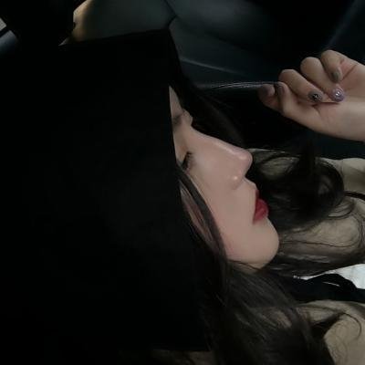 超酷真人黑色系女生头像 25张高清质感图分享