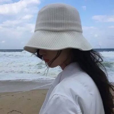 12张蓝色忧郁风女生头像 高清适配低落伤心情绪的头像素材