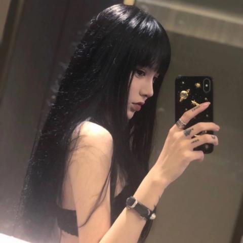 24张高清酷飒女生头像合集 时尚感拉满的帅酷女生头像