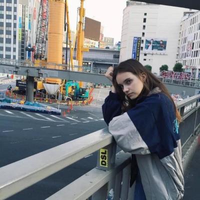 23张高清欧美高冷气质女头 自带气场的氛围感女生头像