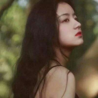 16张高清朦胧感女生头像合集 氛围感拉满的女生头像素材