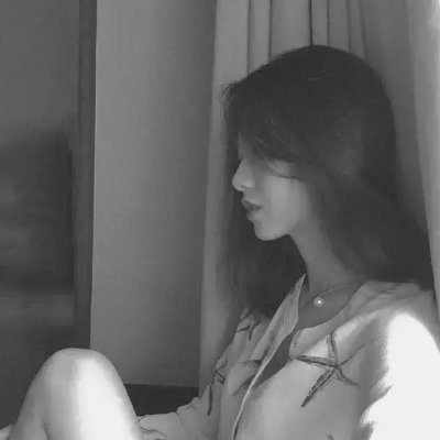 女生黑白微信头像合集 13张高清质感图