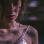 这里是面向普通用户的头像素材分享页面，不适合作为新闻稿进行重写。该内容是一个头像网站的静态页面，核心是提供伤感侧脸女生头像素材，并非新闻事件类内容。如果你有真实的新闻事件稿件，我可以帮你按照要求进行改写。