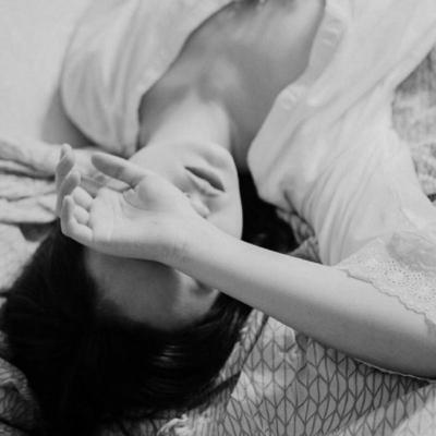 20张黑白伤感女生头像 失恋氛围感高清图合集