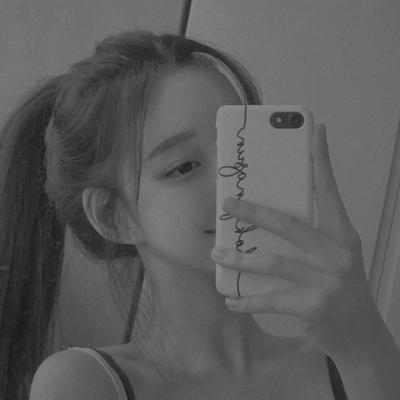 23张高清霸气女生黑白头像 氛围感直接拉满