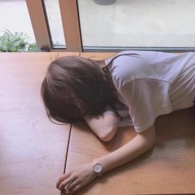 21张高清伤感冷酷女生头像 自带孤独忧郁氛围感