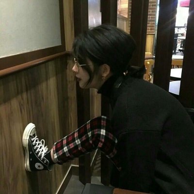 28张高清霸气冷酷黑色系女生头像合集