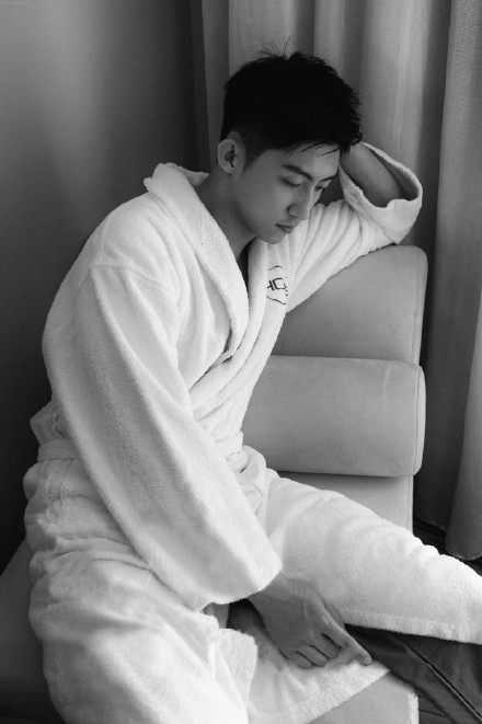 黄景瑜的痞帅感拉满了