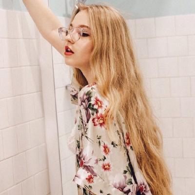 21张高清高冷欧美女生微信头像 氛围感拉满