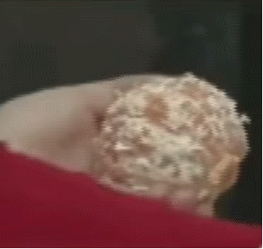 谁懂啊！这套剥橘子表情包也太治愈了